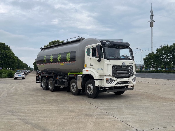 8x4新款重汽豪沃N系列輕量化粉粒物料運(yùn)輸車（皮重15噸）